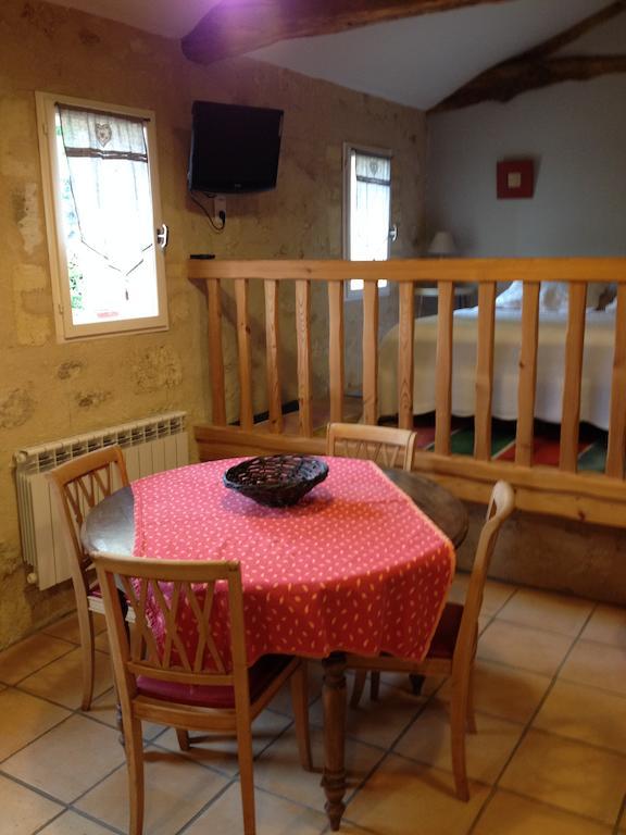 Chateau Nardou Hotel Saint-Sulpice-et-Cameyrac Kamer foto